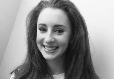 Nu sinh Dai hoc Cambridge roi khoi may bay tu vong o Madagascar hinh anh