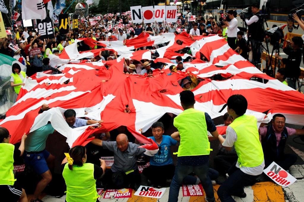 Nhat Ban giang don soc giua cang thang voi Han Quoc hinh anh