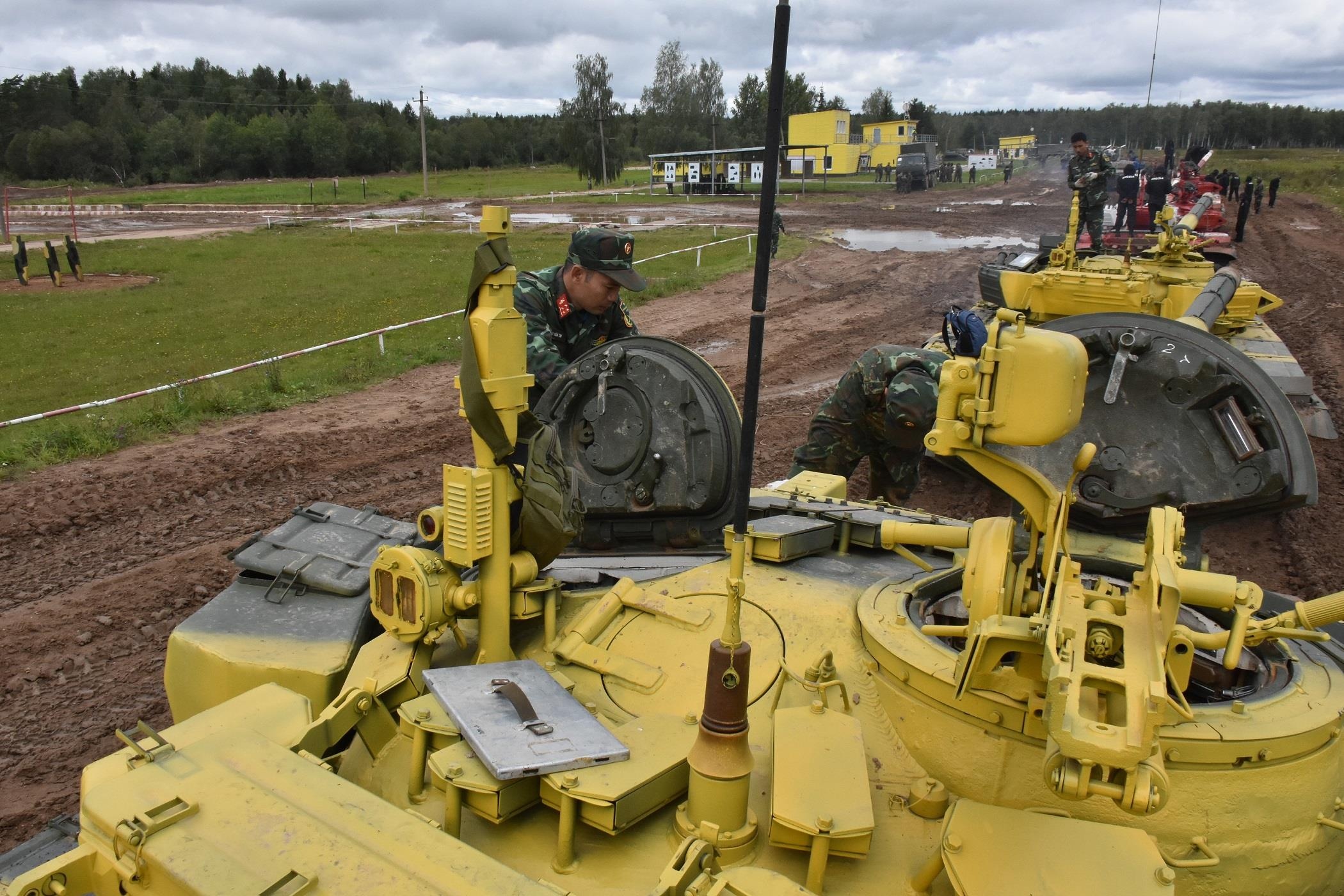 doi tuyen xe tang Viet Nam anh 3