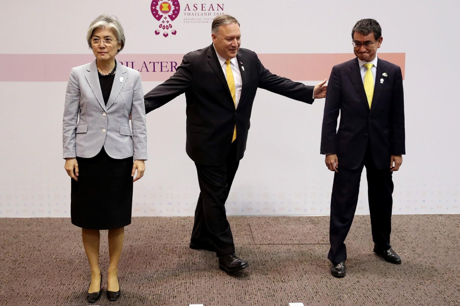 My bat luc trong hoa giai, loay hoay nhin dong minh dau nhau hinh anh