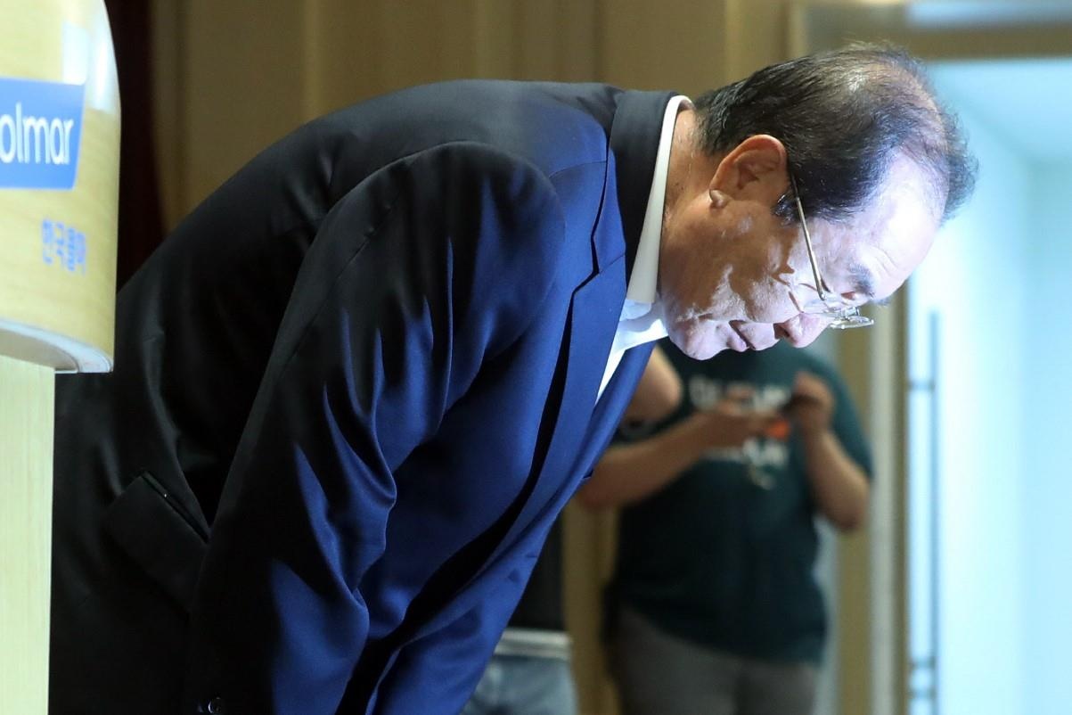 Chu tich cong ty my pham Han tu chuc vi clip khen Nhat Ban hinh anh