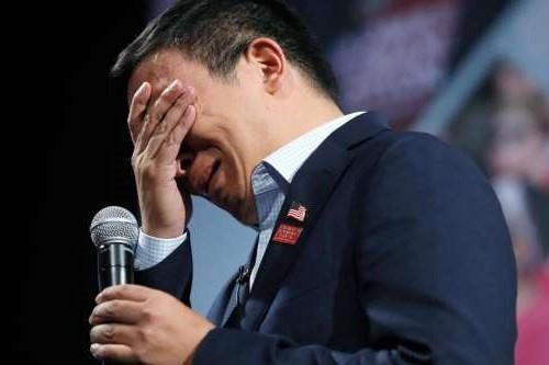 Ung vien tong thong My bat khoc khi tranh luan ve quyen su dung sung hinh anh