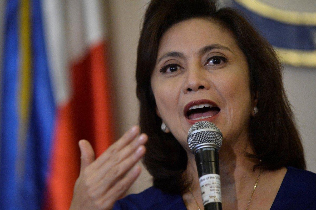 Pho TT Philippines canh bao dan dang so ong Duterte 'ban minh' cho TQ hinh anh