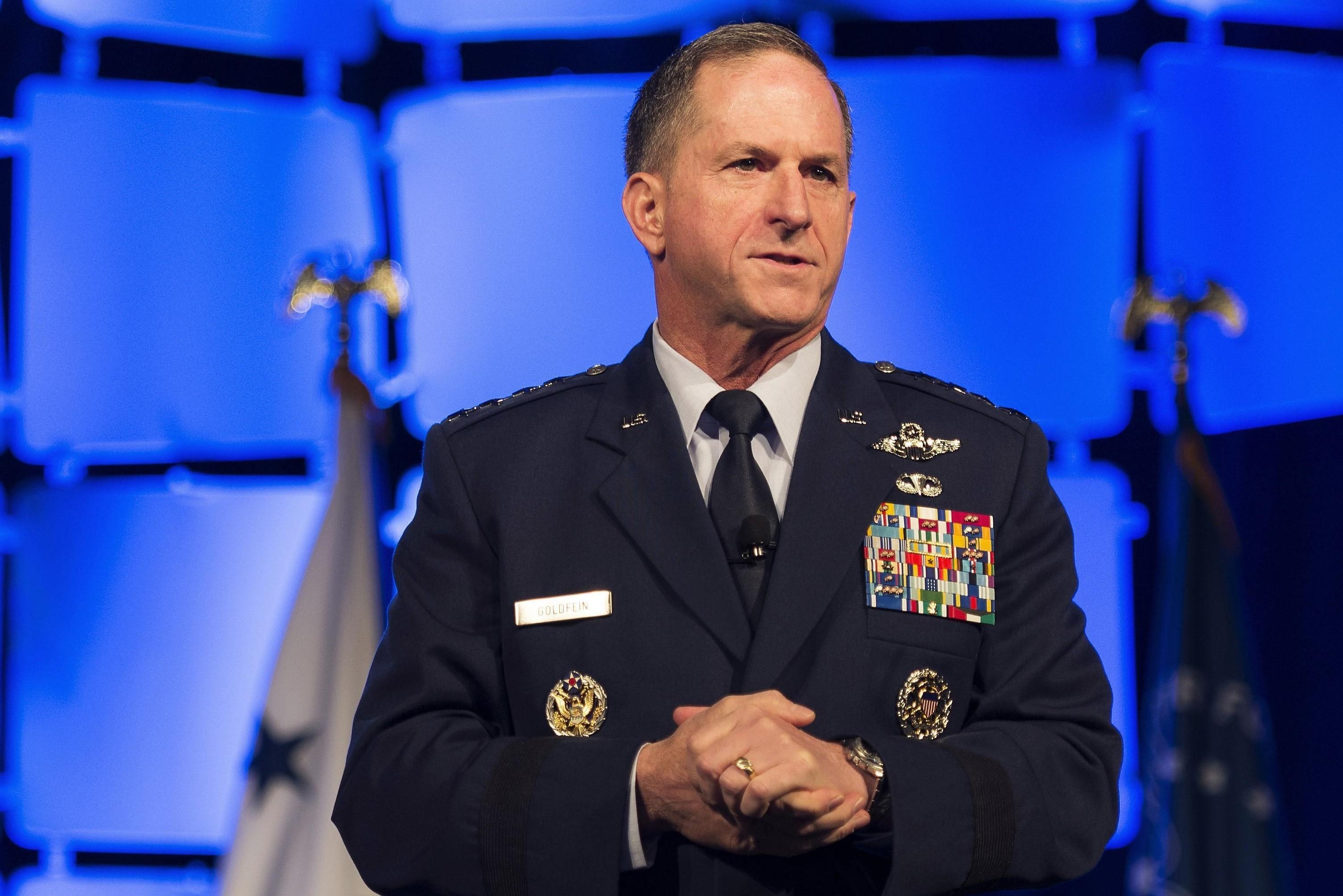 Hai quan chuc hang dau khong quan My den tham Viet Nam hinh anh