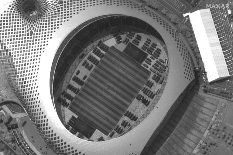 Anh ve tinh cho thay hang tram xe boc thep TQ tap trung gan Hong Kong hinh anh