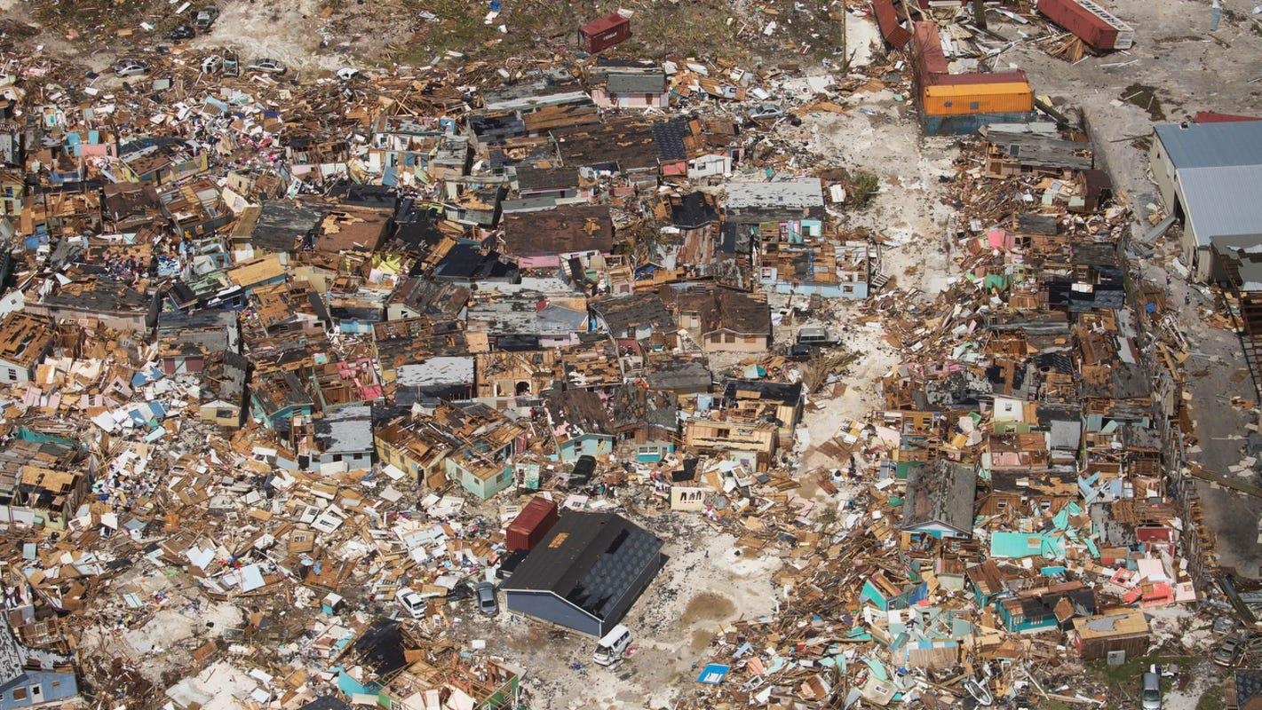 Bao quai vat Dorian thoi bay ca tre em anh 2