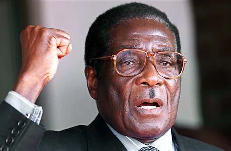 Cuu tong thong Zimbabwe Robert Mugabe qua doi o tuoi 95 hinh anh