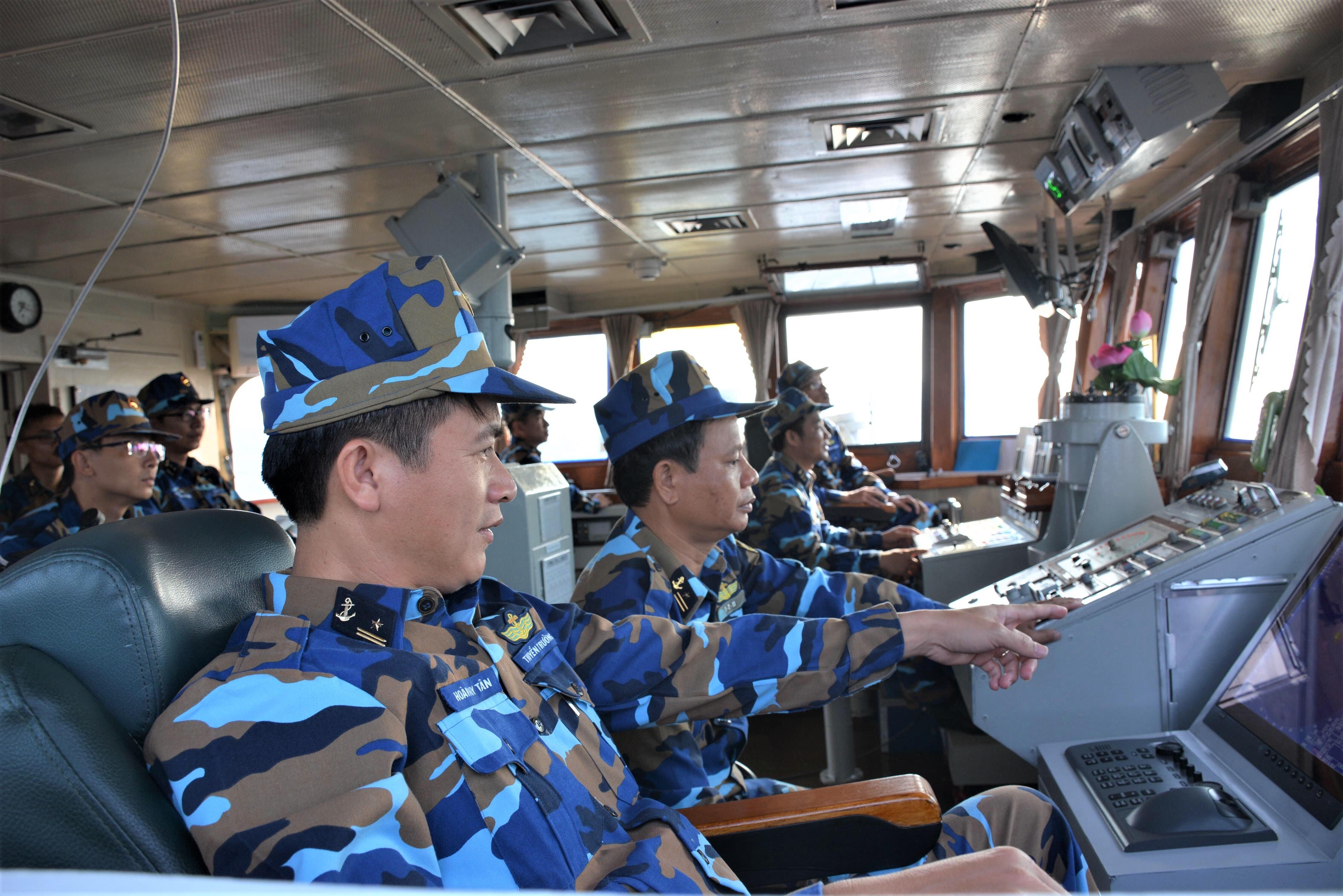 Tau hai quan Viet Nam hoan thanh tot cac khoa muc dien tap AUMX hinh anh