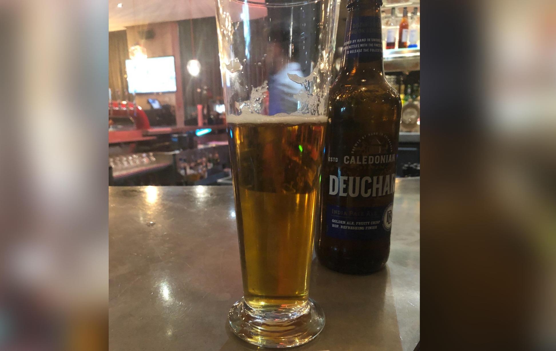 Phong vien ta hoa vi coc bia co gia hon 67.689 USD hinh anh