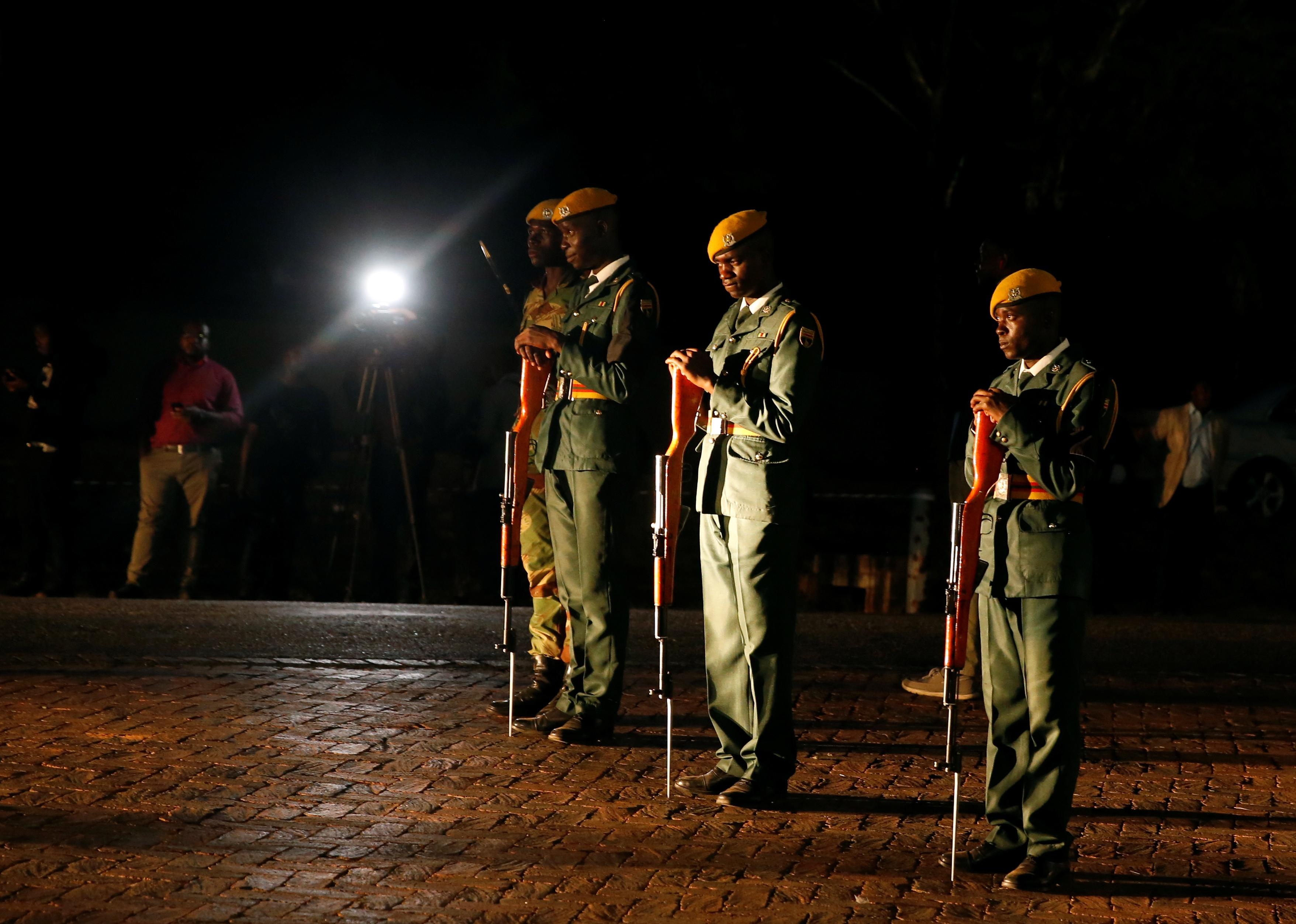 Linh cuu cuu TT Mugabe anh 9