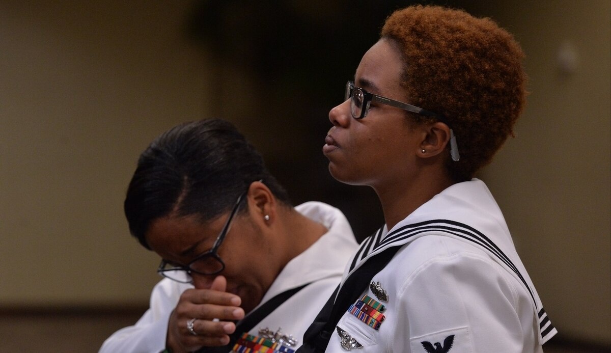 thủy thủ tàu sân bay tự tử ảnh 1 thuy thu tau san bay tu tu anh 1