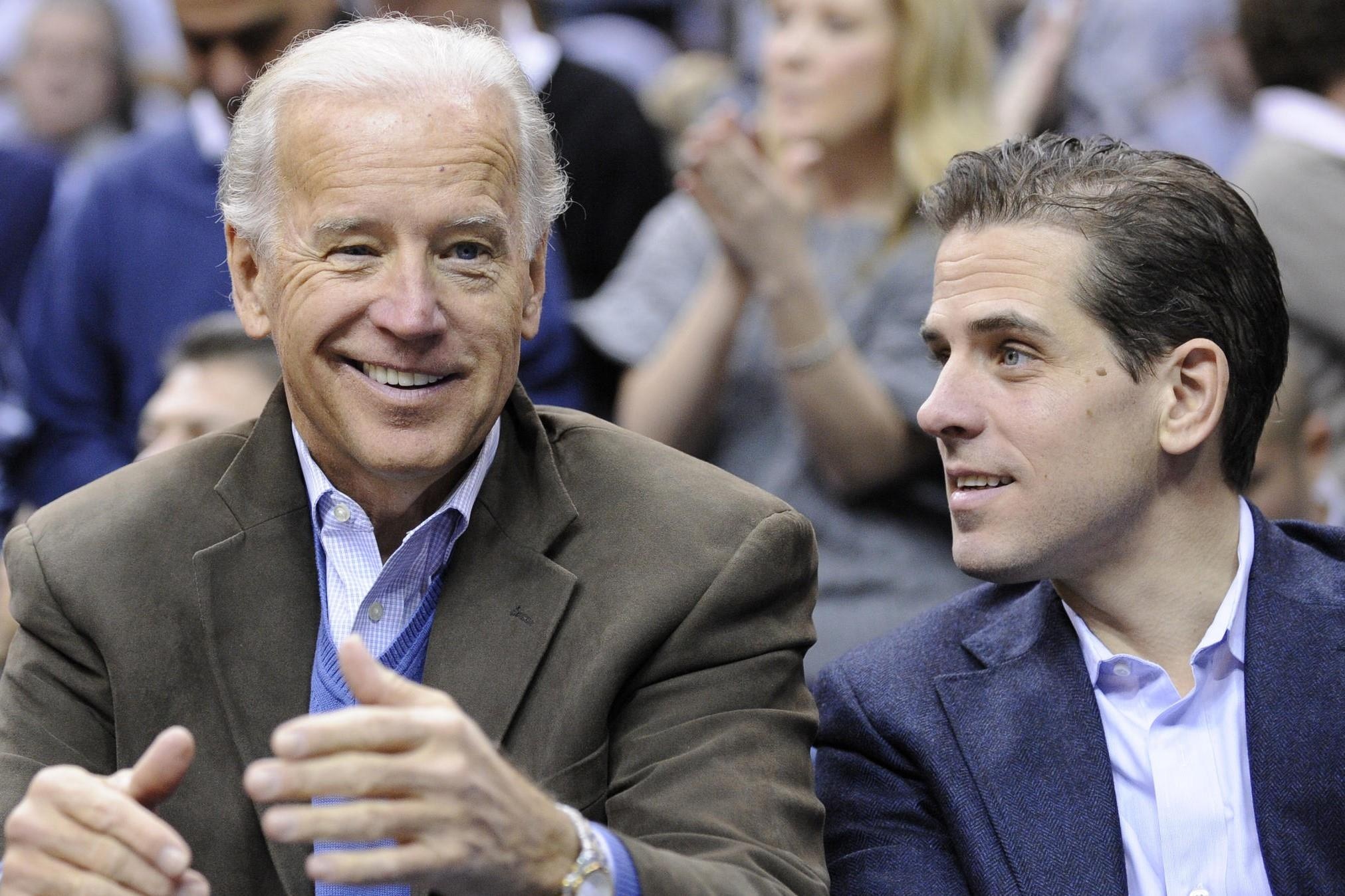 Cuu thu tuong Ukraine doi dieu tra ong Biden va con trai hinh anh