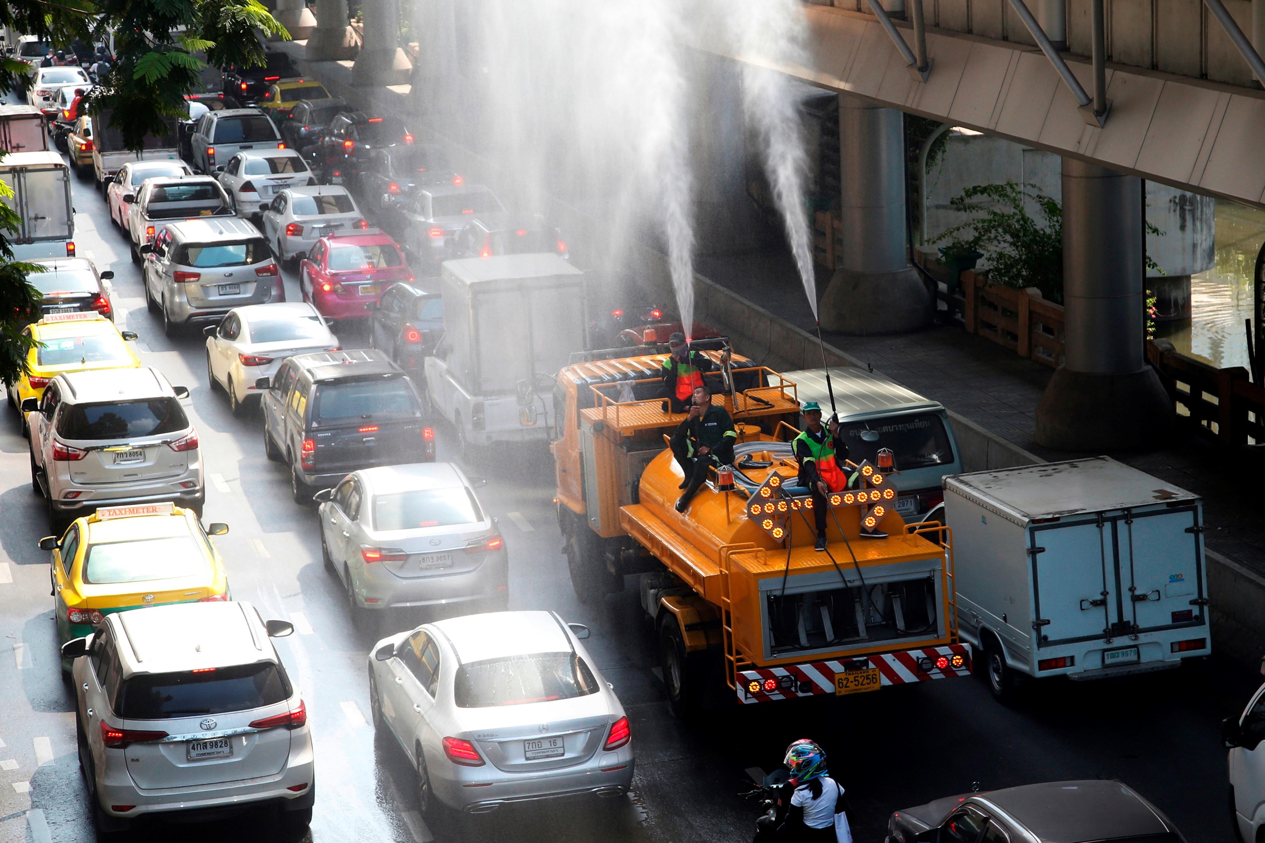 Thai Lan tinh doi thu do khoi Bangkok vi giao thong qua tai hinh anh