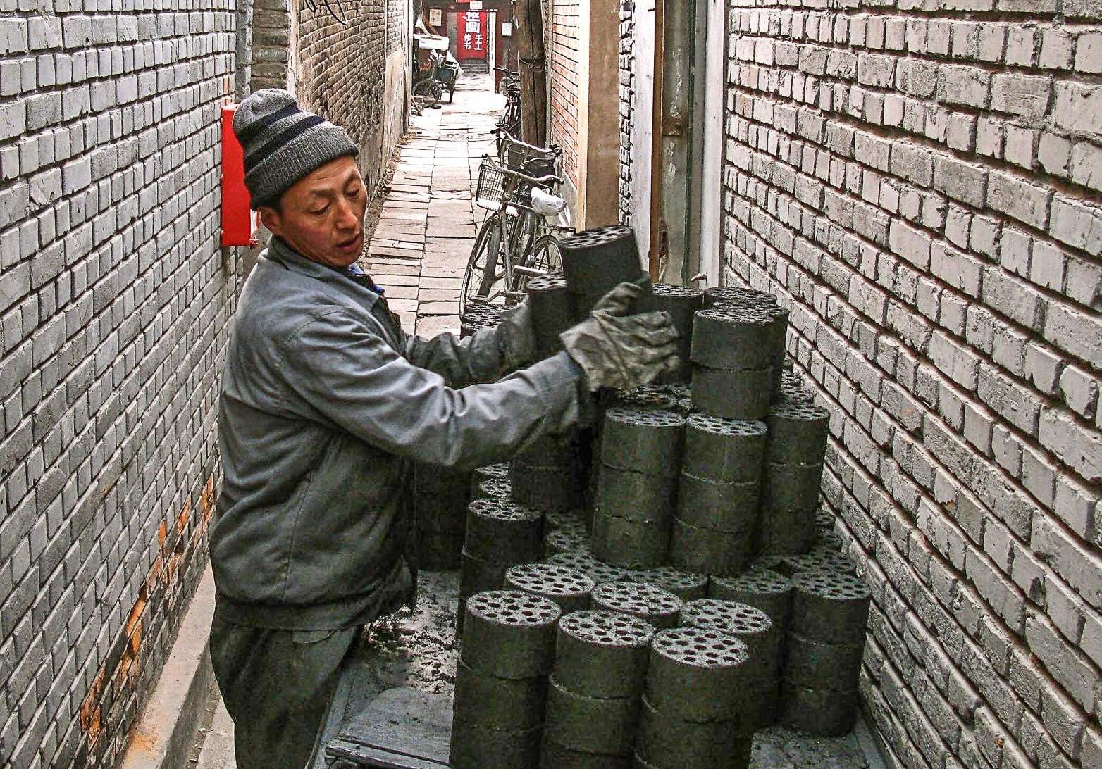 Giam dot than trong sinh hoat o TQ de tri khoi bui o nhiem hinh anh