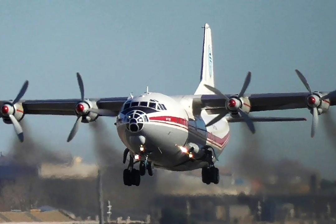 May bay An-12 het xang buoc phai dap khan cap lam 5 nguoi chet hinh anh