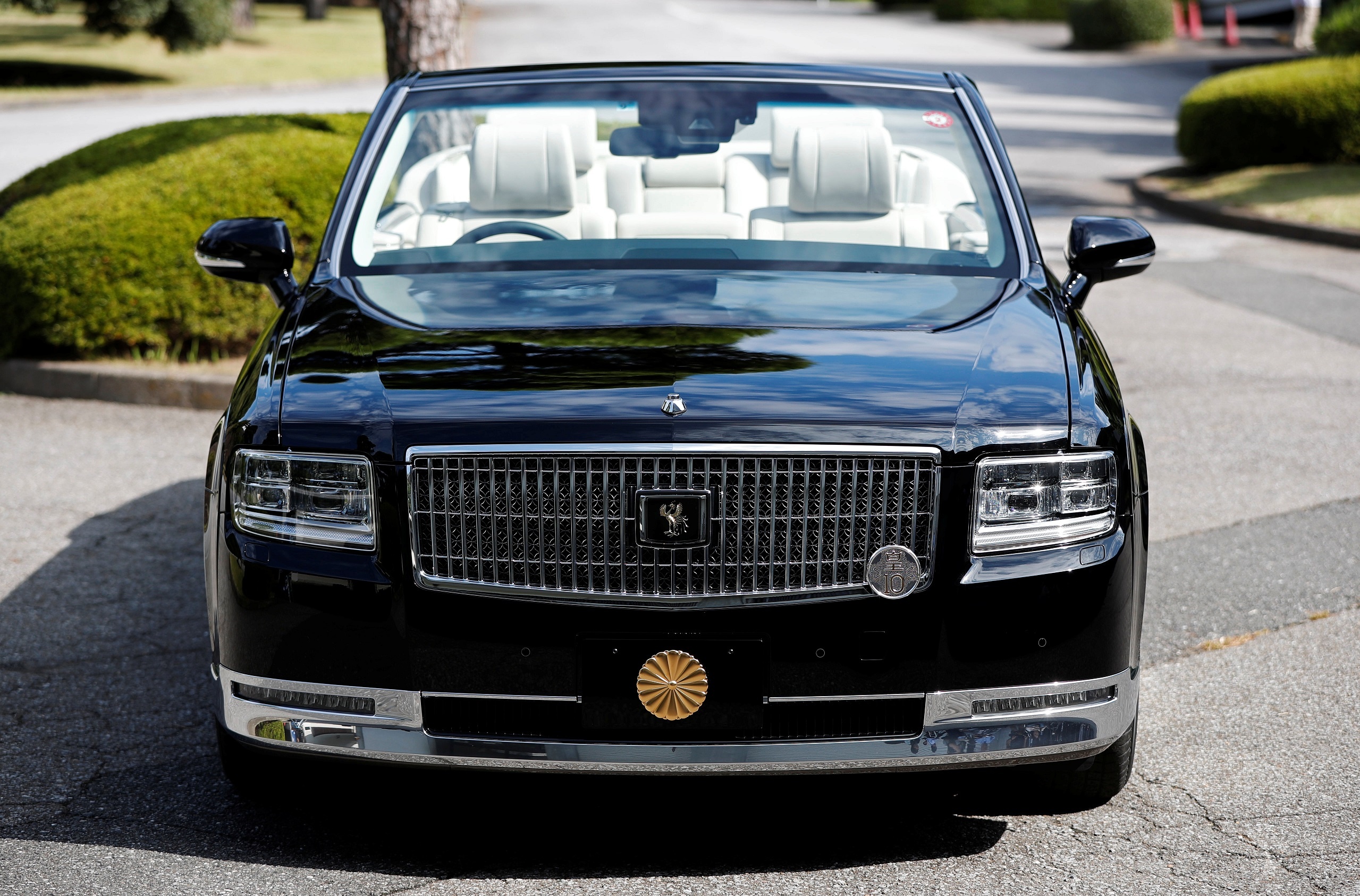 Xe mui tran dac biet cua Nhat hoang Naruhito anh 3