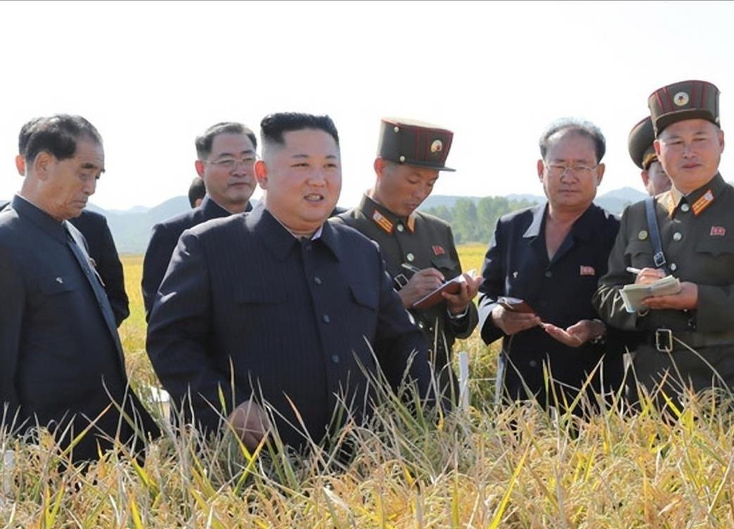 Ong Kim Jong Un di tham nong truong sau khi dam phan My - Trieu be tac hinh anh