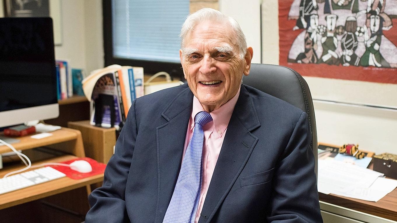 Nhà khoa học 97 tuổi đoạt giải Nobel ảnh 3 Nha khoa hoc 97 tuoi doat giai Nobel anh 3