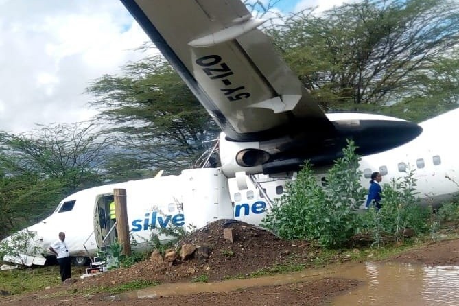 May bay truot khoi duong bang o Kenya khi dang cat canh hinh anh