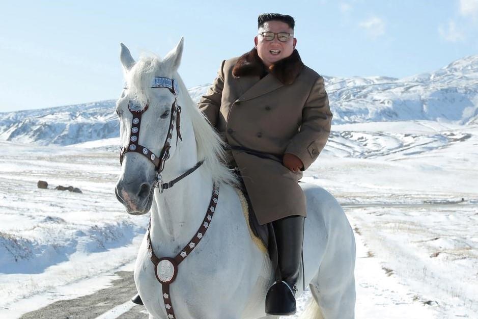 Nui Bach Dau va nhung lan ong Kim muon truyen thuyet de gui thong diep hinh anh