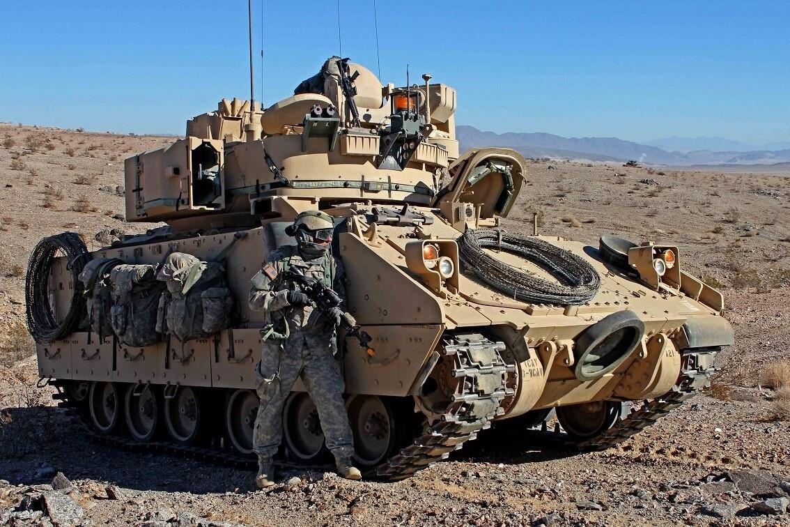 Thiet giap My lao xuong nuoc khi dien tap trong dem, 3 nguoi tu vong hinh anh