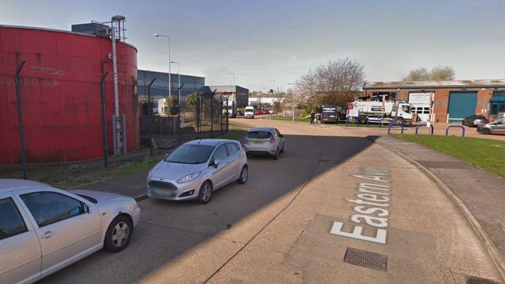 Canh sat Anh phat hien 39 thi the trong xe tai hinh anh