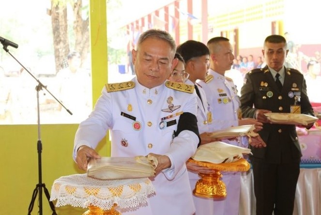 Sau hoang quy phi, vua Thai phe truat them 6 nguoi cua hoang gia hinh anh