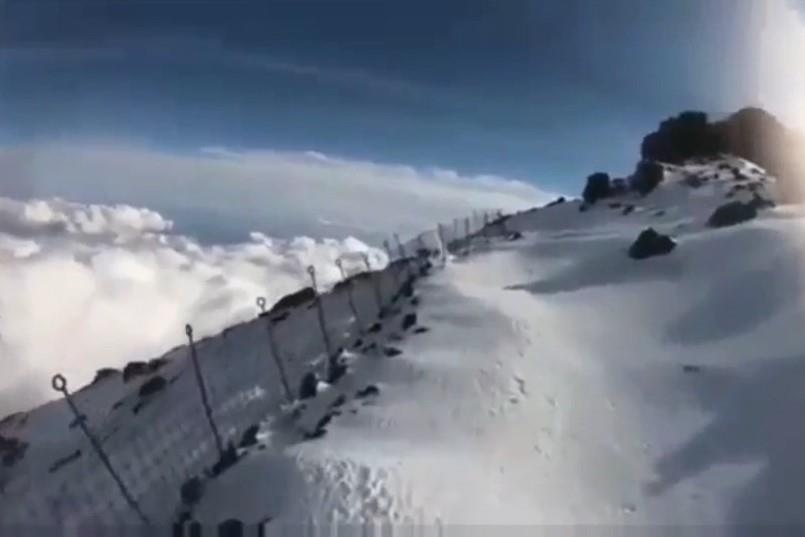 Livestream leo nui Phu Si, nguoi dan ong truot te roi mat tich hinh anh