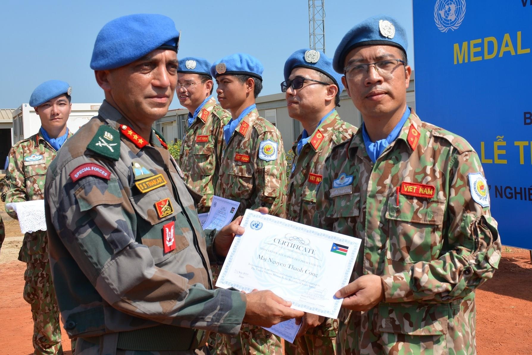 Benh vien Da chien VN nhan huy chuong cua Lien Hop Quoc hinh anh