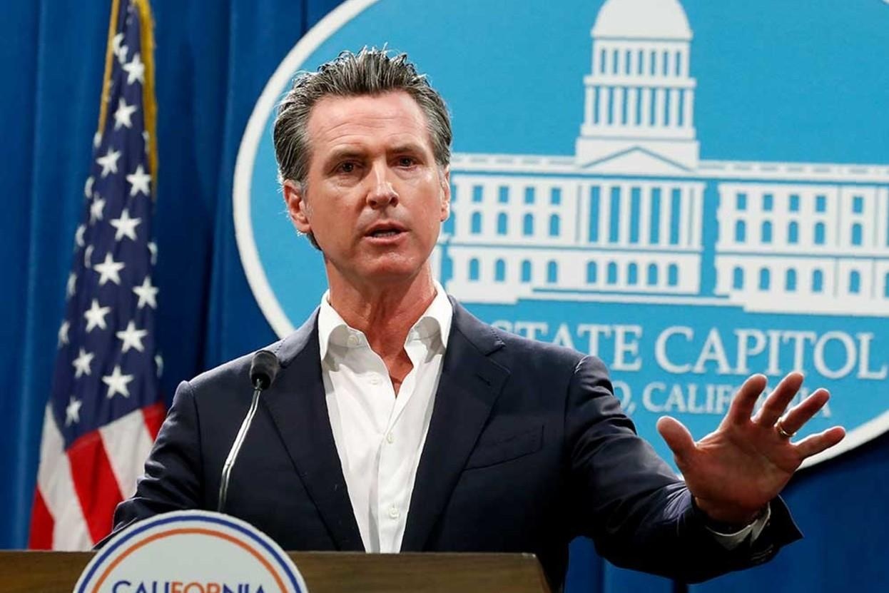 Hai nguoi goc Viet duoc thong doc California an xa de ngan truc xuat hinh anh