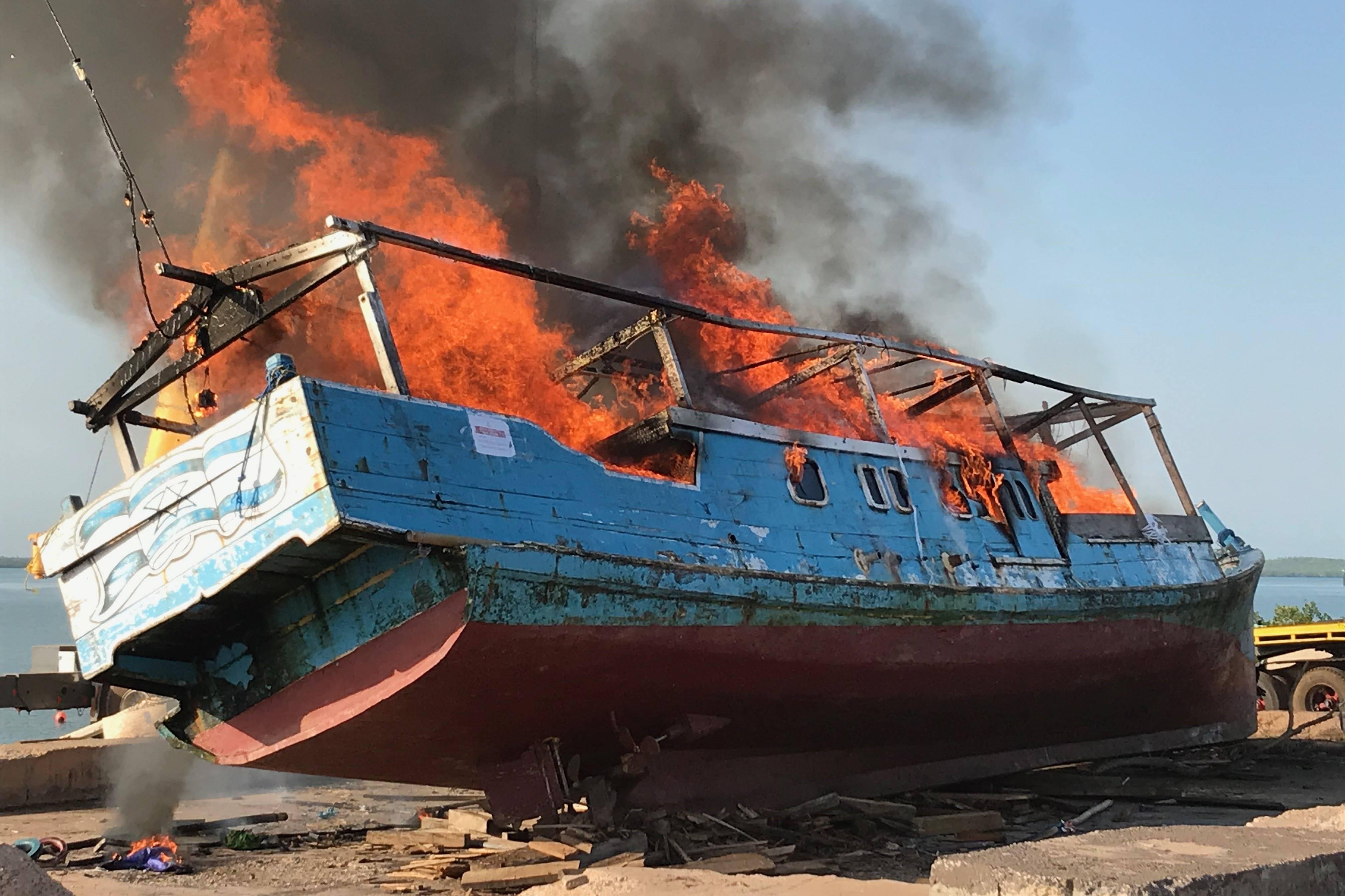 Australia dot tau san ca map bat hop phap cua Indonesia hinh anh