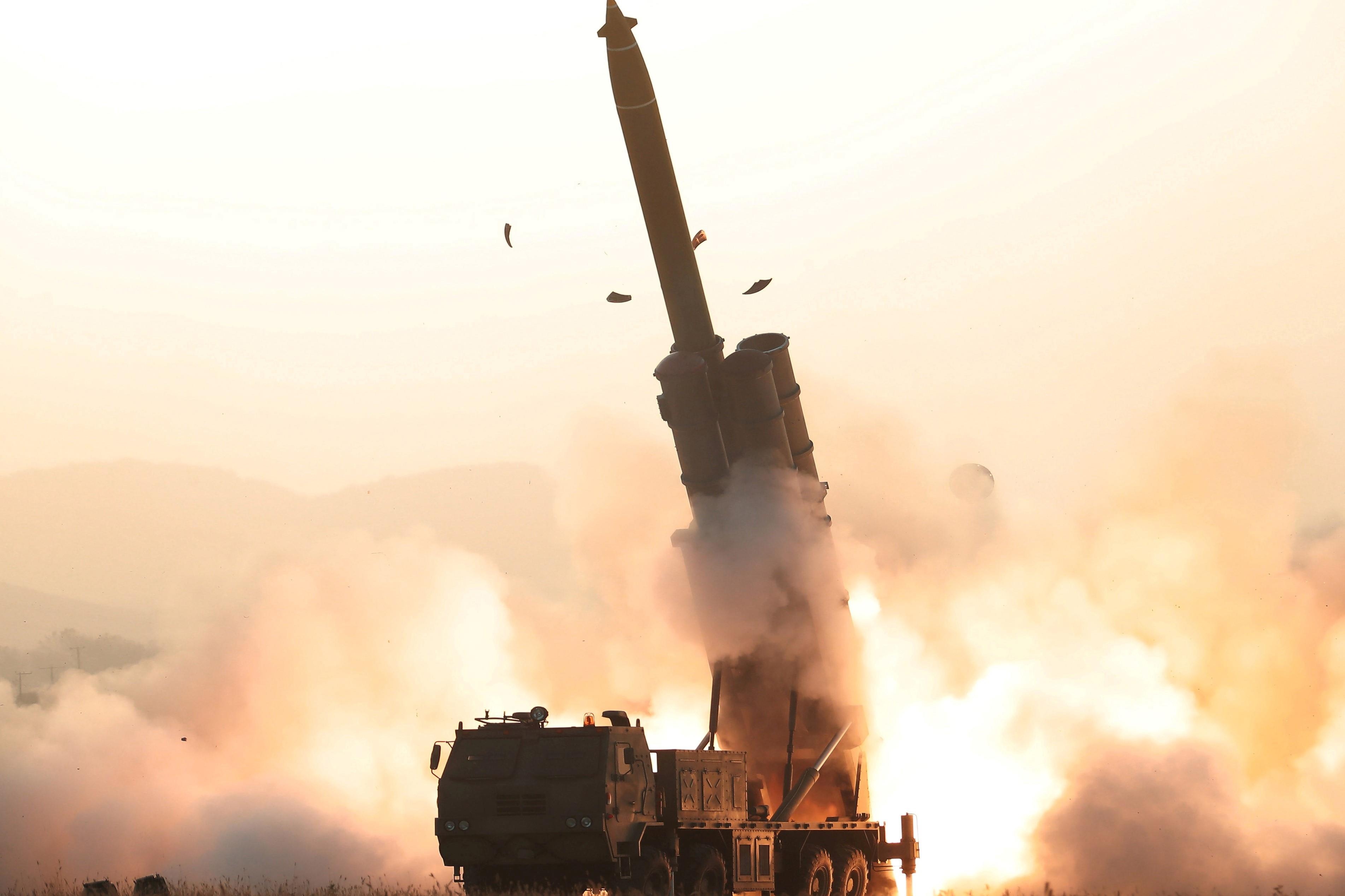 Trieu Tien cong kich Thu tuong Abe, doa ban ten lua qua dau Nhat Ban hinh anh