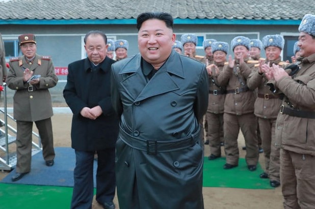 Ong Kim thay doi cach an mac, tao hinh anh khac voi cha va ong noi hinh anh