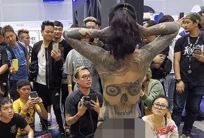 Ban to chuc le hoi hinh xam Malaysia xin loi ve su co khoa than hinh anh