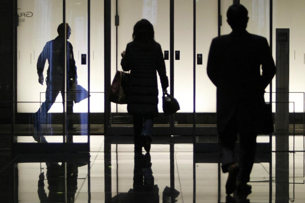 Sep nu Nhat Ban bi ky luat vi yeu cau nhan vien 'lam tro' hinh anh