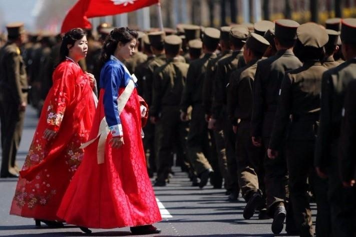 Han Quoc dieu tra 2 si quan cuong hiep phu nu Trieu Tien dao tau hinh anh