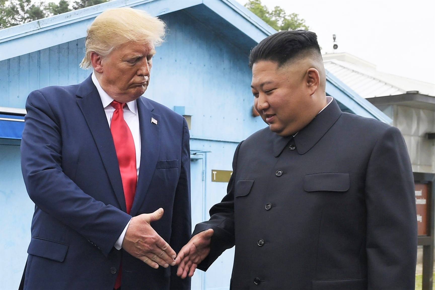 Dam phan hat nhan be tac, 'chuyen tinh’ Trump - Kim da den hoi ket? hinh anh