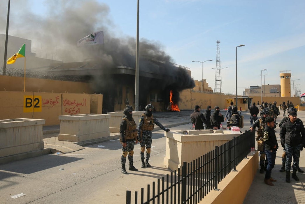 Hai rocket ban trung Vung Xanh, noi co dai su quan My o Iraq hinh anh