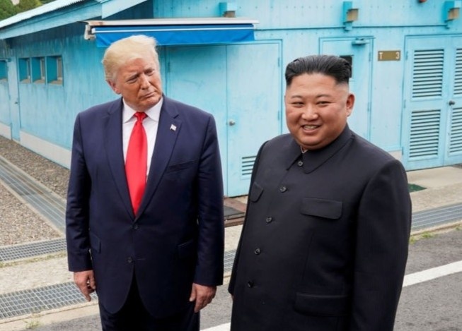 Tong thong Trump chuc mung sinh nhat ong Kim Jong Un hinh anh