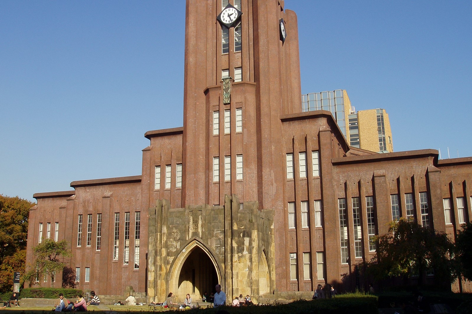 Dai hoc Tokyo sa thai giao su tuyen bo khong thue nguoi Trung Quoc hinh anh