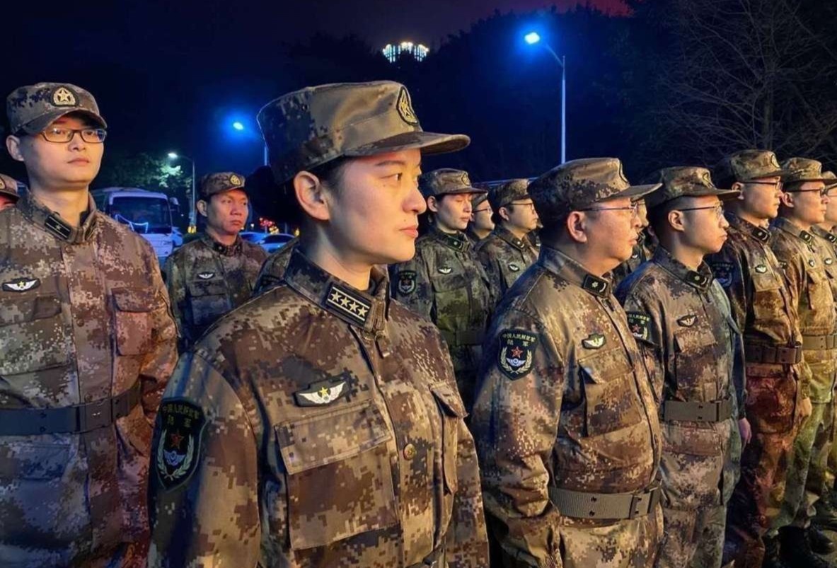 450 quan y toi Vu Han giua dem giao thua de doi pho virus corona hinh anh