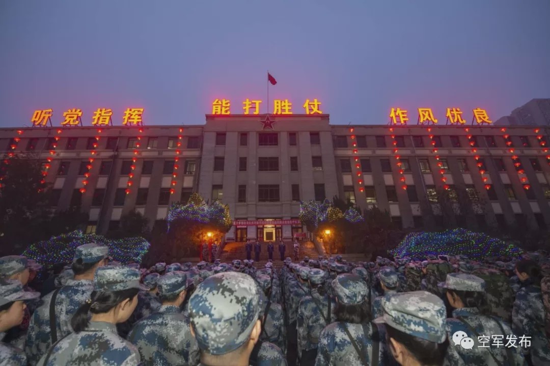 Tang vien cho Vu Han giua dem giao thua anh 1