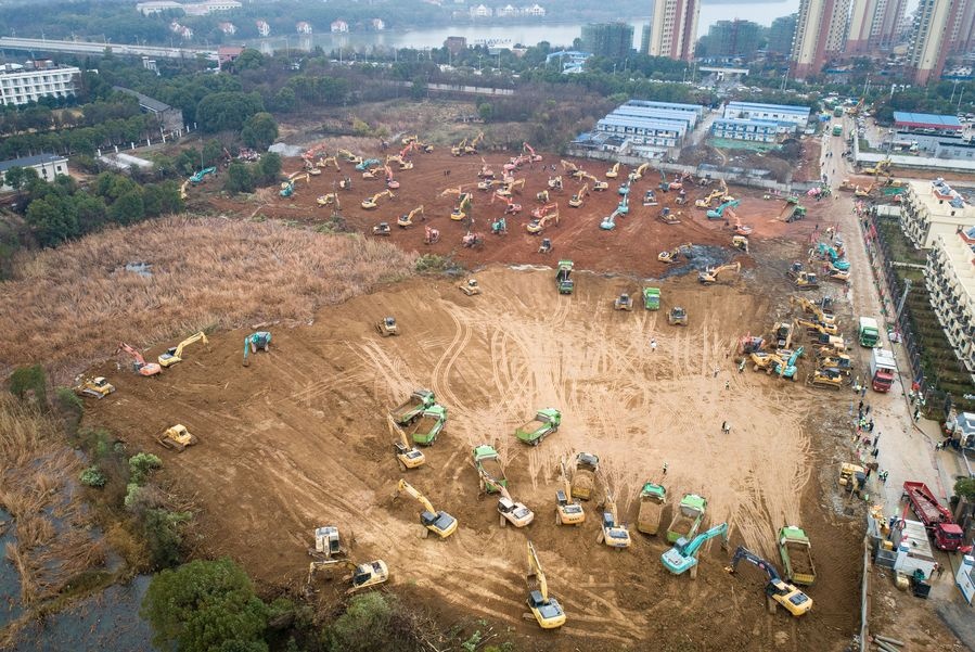 Vu Han xay khan cap benh vien dac tri thu 2 de doi pho virus corona hinh anh