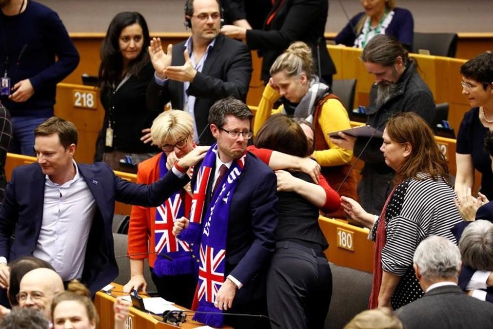 Nghi vien Chau Au bo phieu thong qua Brexit trong nuoc mat hinh anh