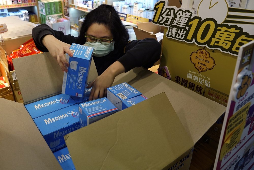 Canh rong ran xep hang mua khau trang anh 5