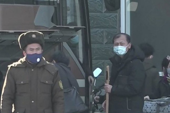 Ong Kim Jong Un 'chia se' voi ong Tap ve dot bung phat virus corona hinh anh