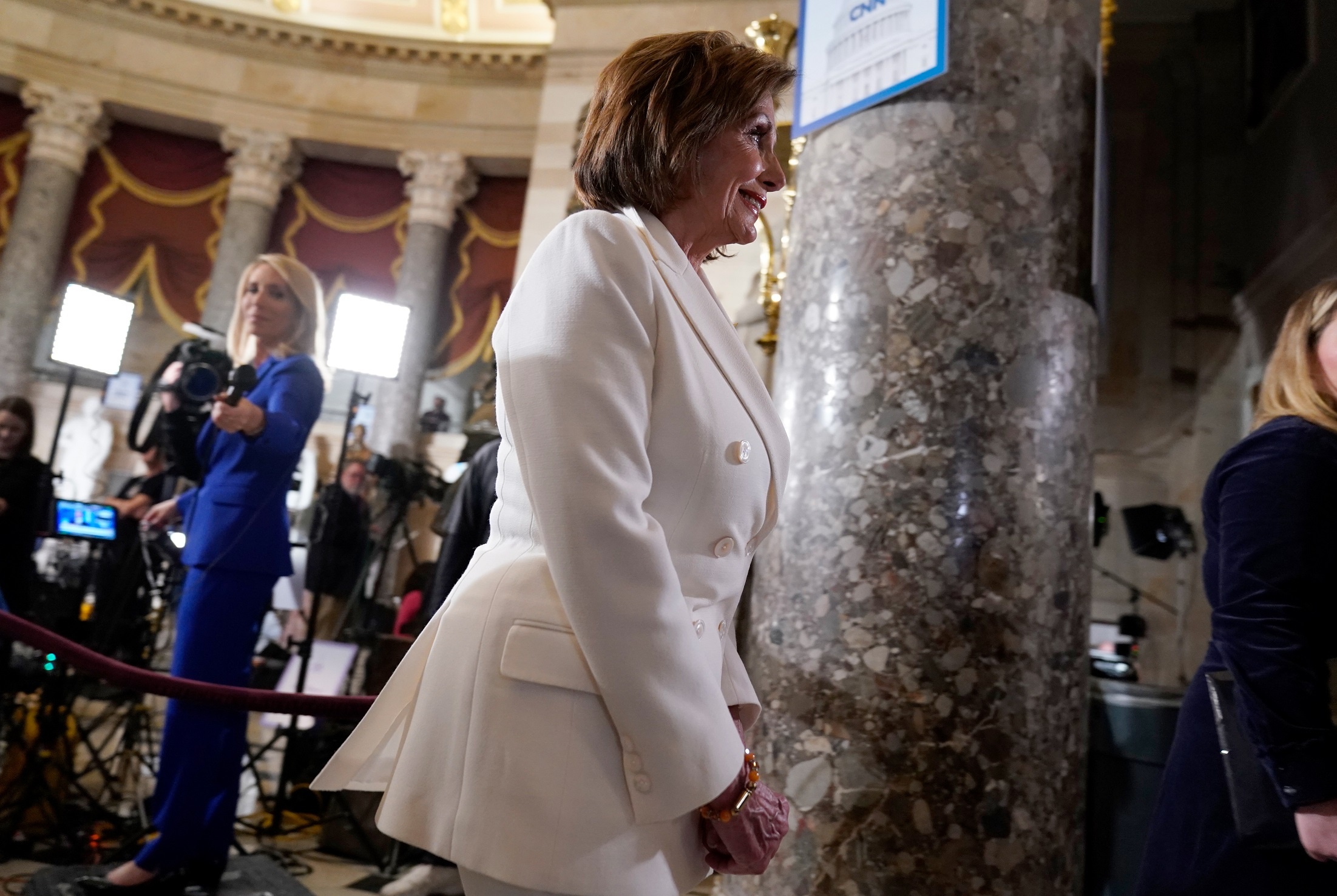 Ba Pelosi mong khong moi TT Trump anh 10