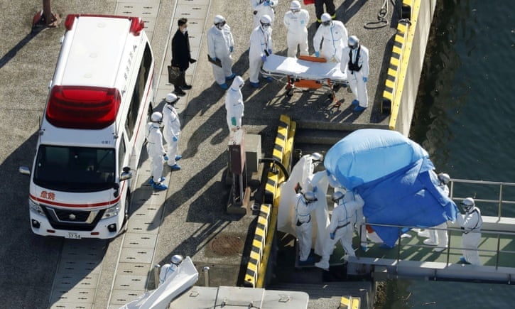 Du thuyen bi cach ly vi virus corona anh 2