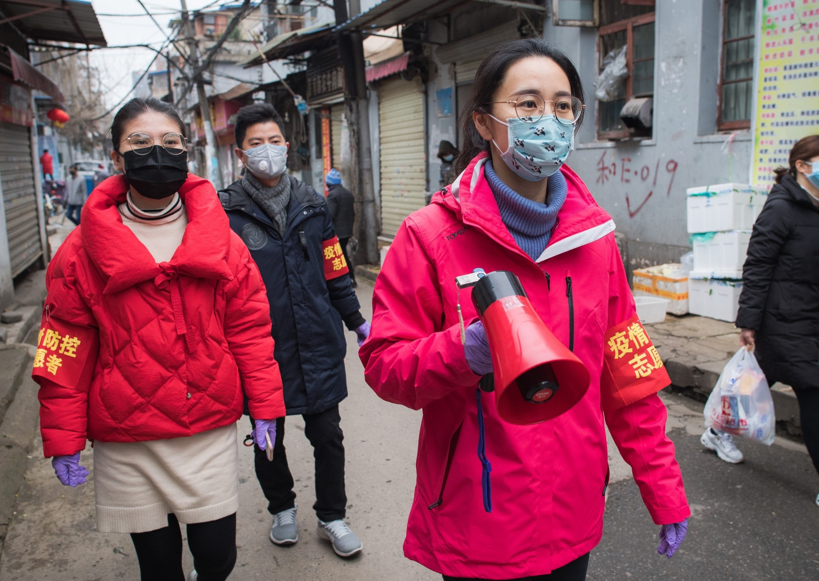 Vu Han ra soat tung nha, quyet khong bo sot nguoi nhiem virus corona hinh anh