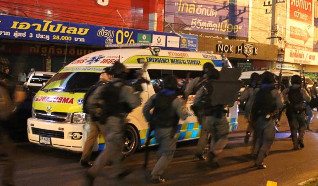 Vu xa sung o Thai - dac nhiem dot kich, giai cuu hang tram nguoi hinh anh